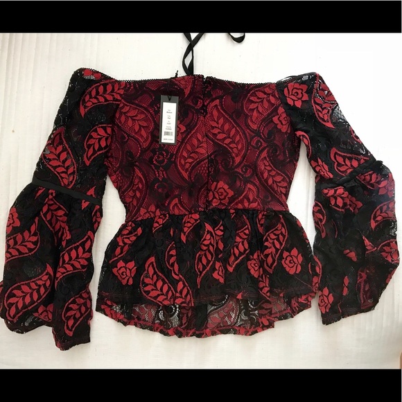 🎉HP🎉R&J Couture Lace Flare Cuff Top - Picture 6 of 8